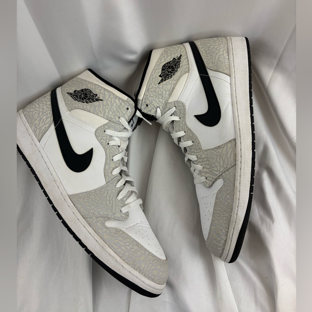 EUC Nike sz17 Jordan I Retro White Elephant Print Sneakers…